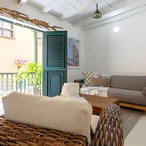 double-balcony-old-city-4br-2bth-hot-water.cartagena-hotels.org/